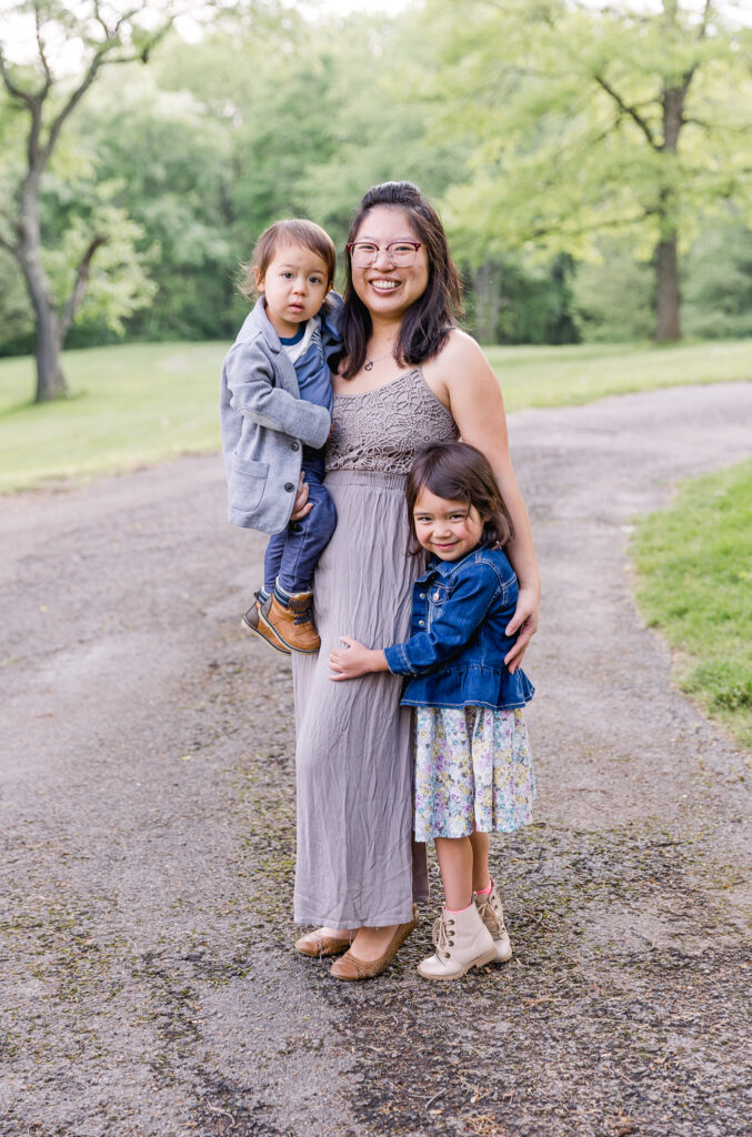 Spring family photograph of mom and two kids